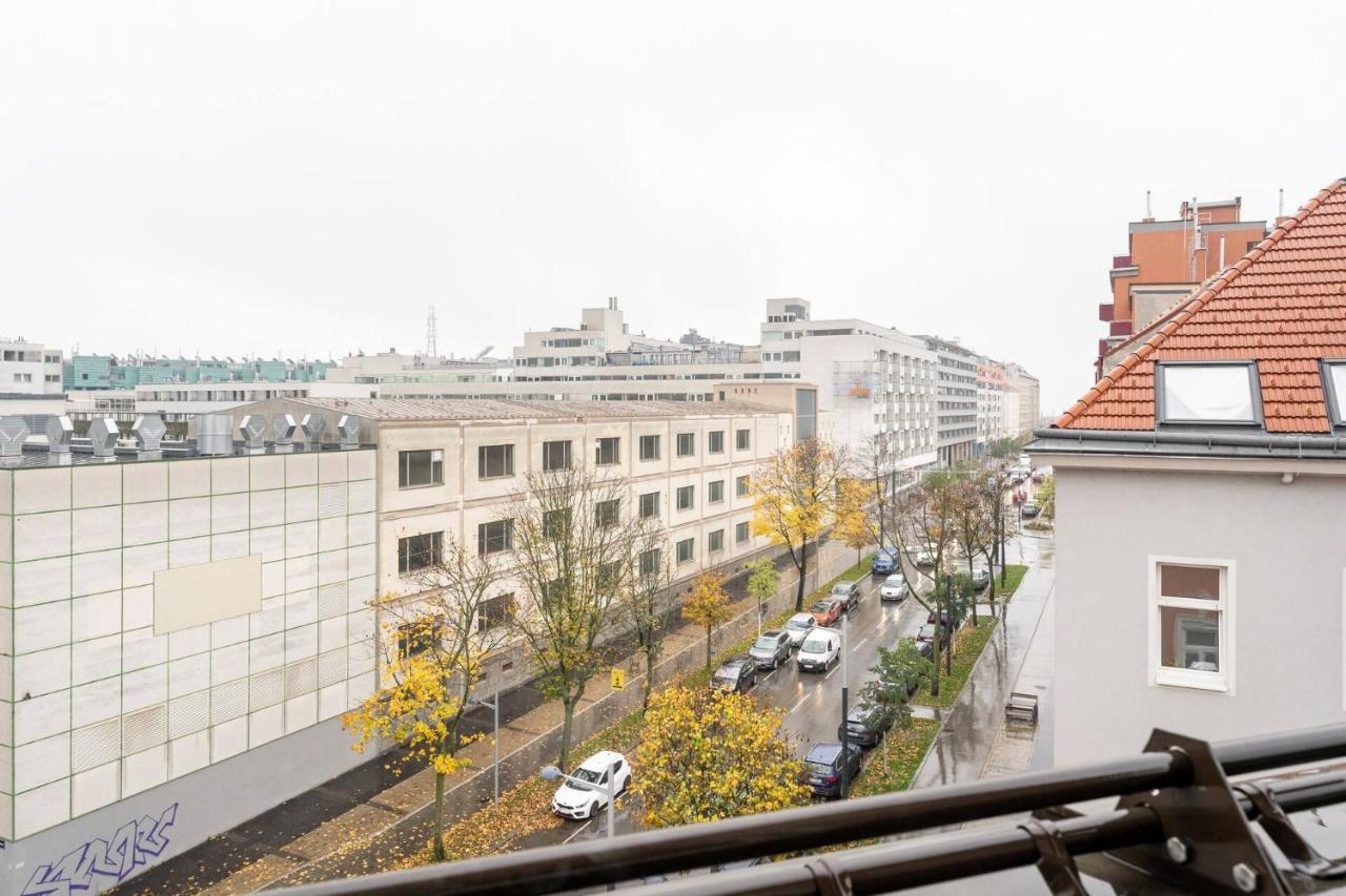 Yeshello Central Station Вена Экстерьер фото
